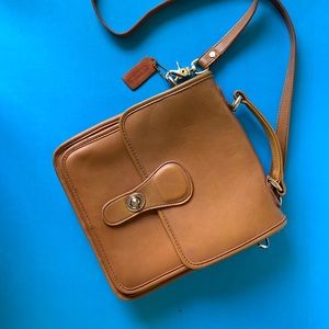 Tan/Light Brown Leather Shoulder Bag